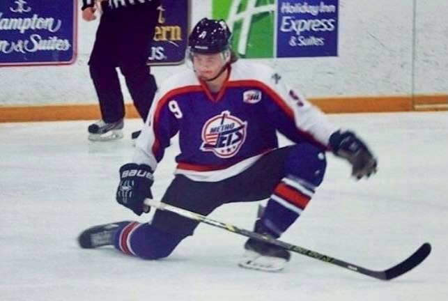 #MetroJets captain and two-year forward Griffin Sawyer gets back on defense to protect a late-game lead in a February 2018 game.

#FlashbackFriday #PlayLikeBray