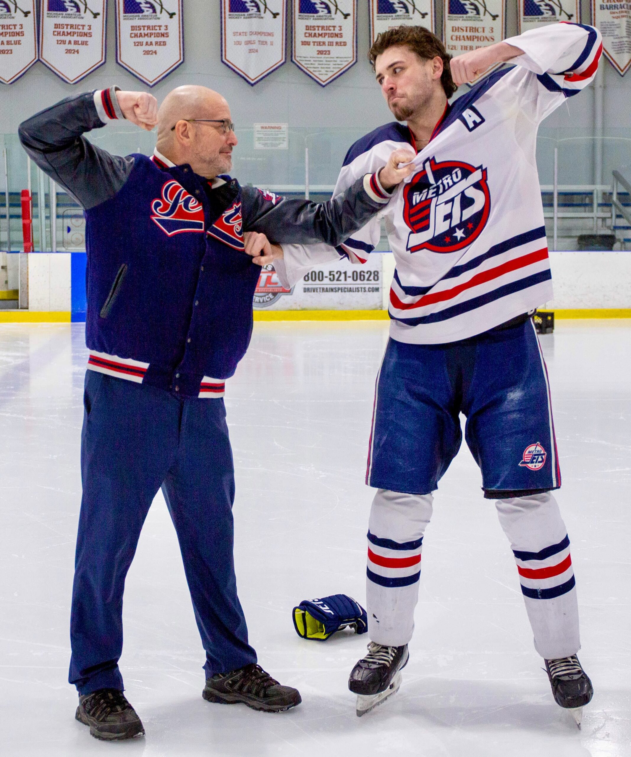 #MetroJets broadcaster Matt Prieur leaves his nest in the Flight Deck to challenge Jets defenseman Enrick Fournier during Jets Picture Day this past spring at Mount Clemens Ice Arena.

#TwoForTuesday #PlayLikeBraye
