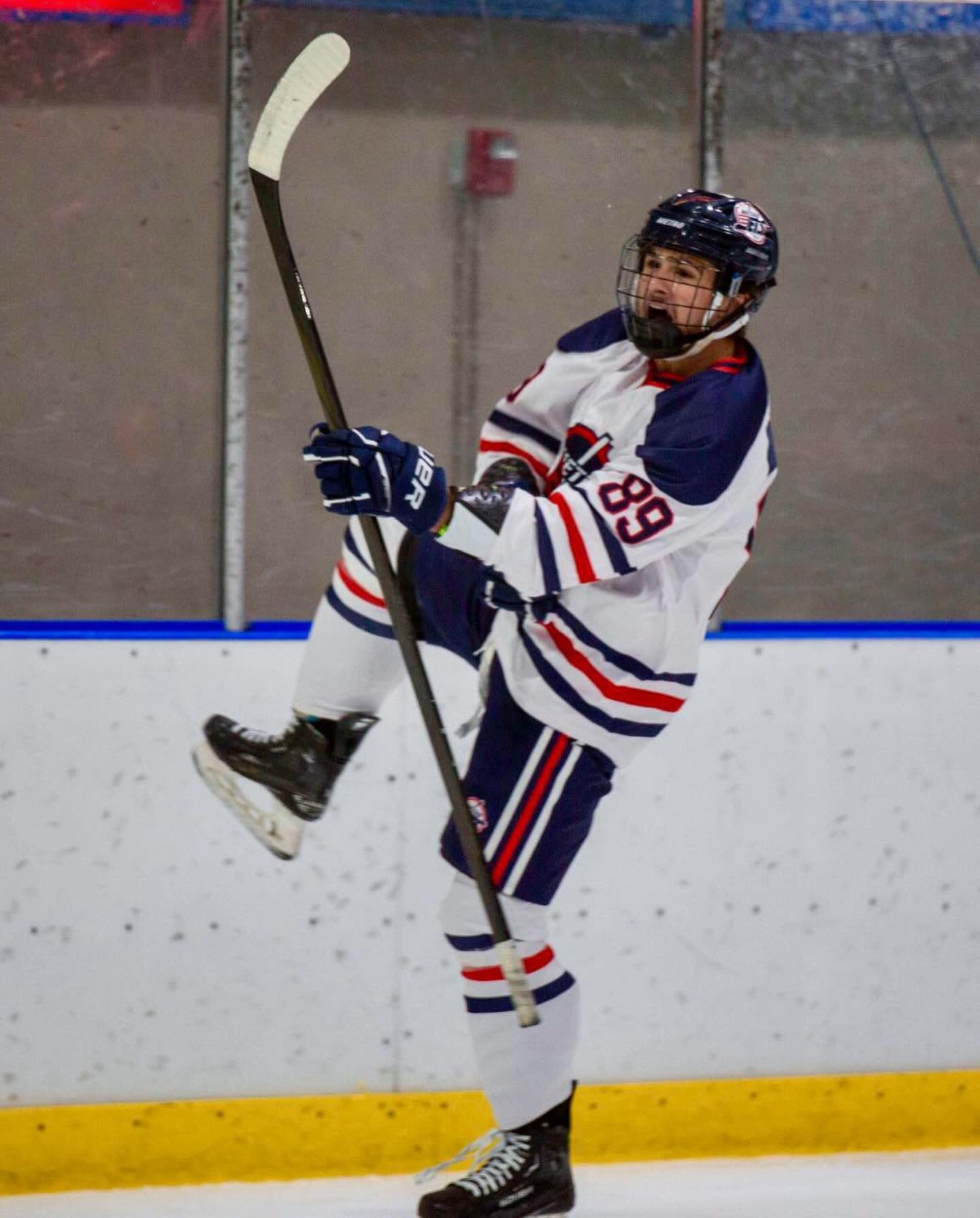 #MetroJets forward Brycen Smith celebrates a goal at Mount Clemens Ice Arena on November 9, 2024, against our favorite team from Ohio during a #ConeyCup matchup. 

#CellySunday #PlayLikeBray