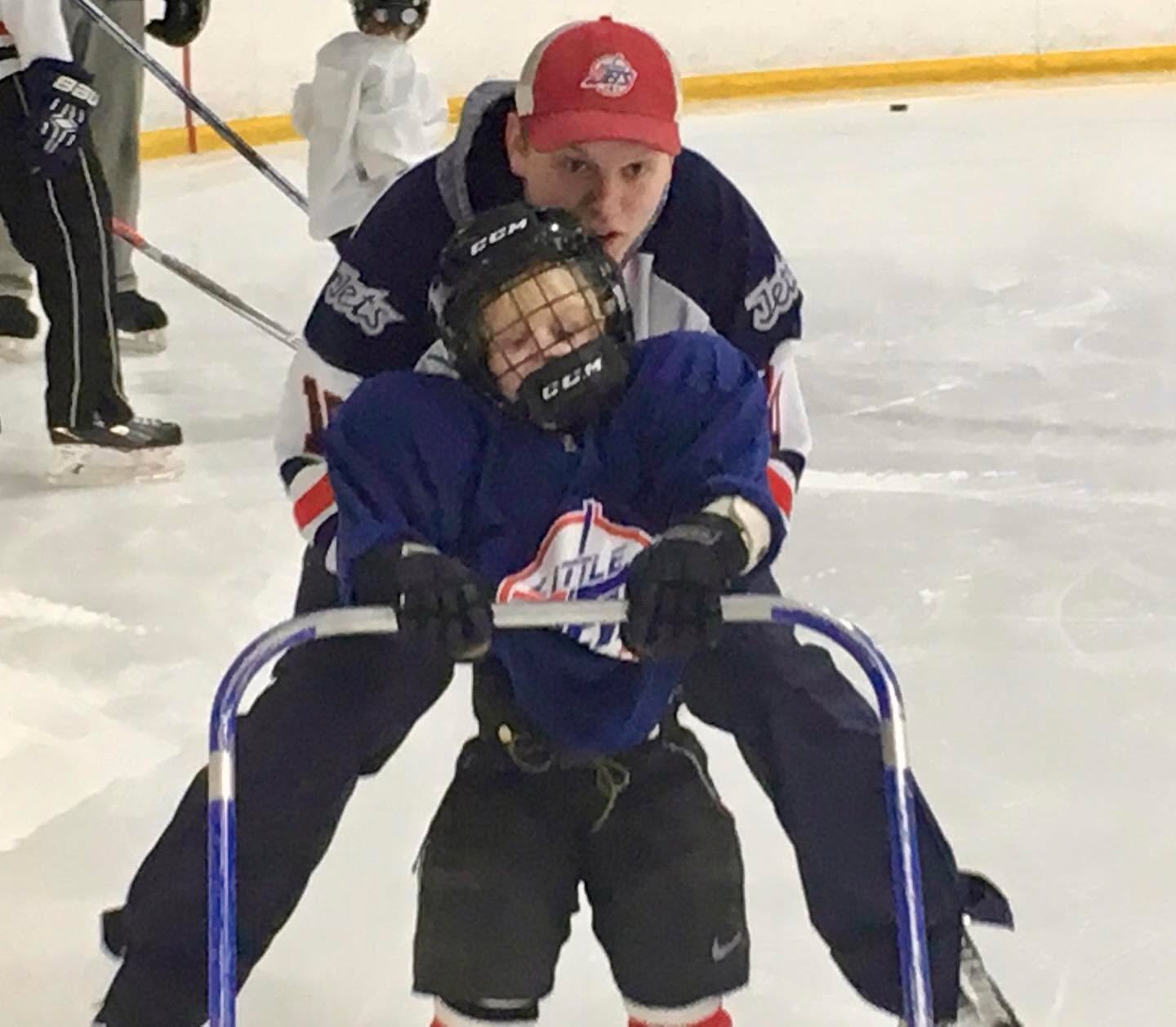#MetroJets forward Jake Gleason helps out during a learn-to-skate session in Fraser on February 8, 2017.
#FlashbackFriday #PlayLikeBray