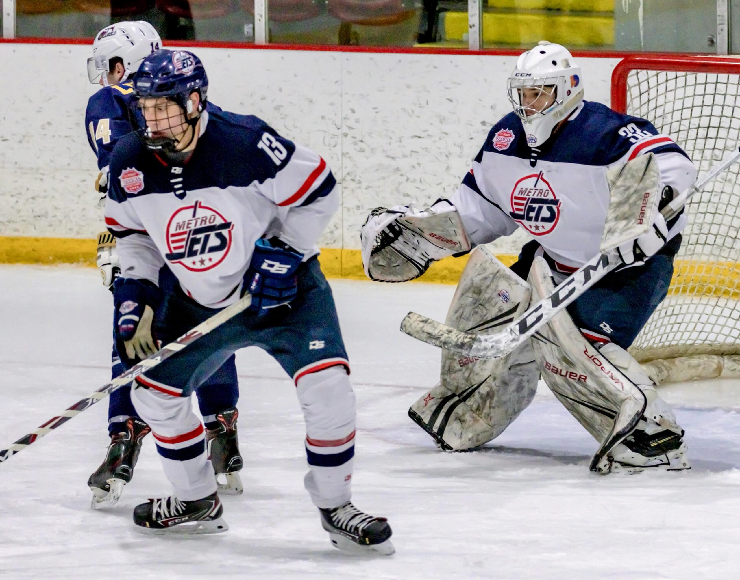 Defenseman Jack Mueller and goaltender Louis-Pierre Fortier defend the #MetroJets zone during a win over the Wooster Oilers on home ice in January 2021.
#TwoForTuesday #PlayLikeBray