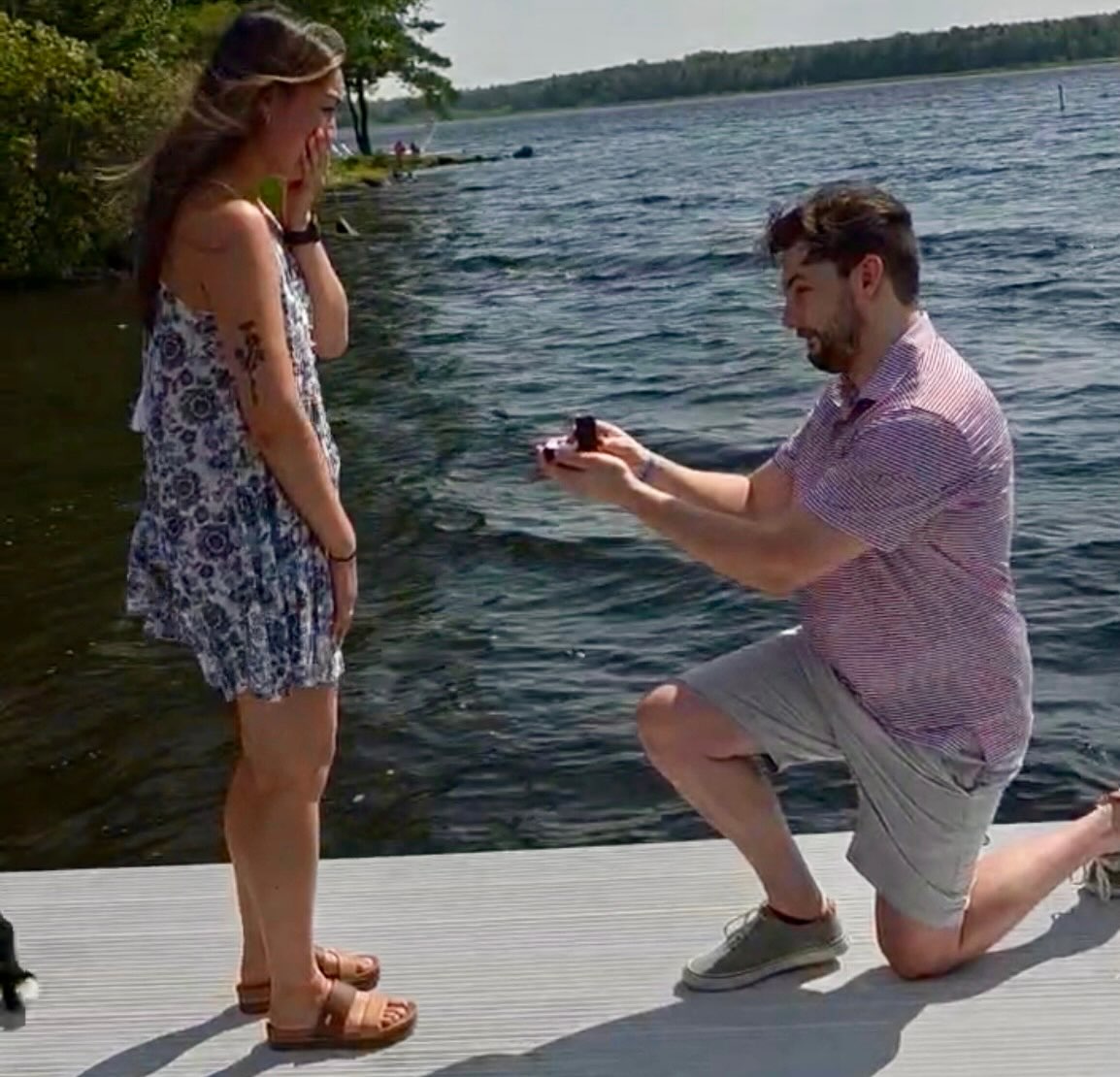 💍 SHE SAID YES 💍
Yesterday, former #MetroJets goaltender Andrew Kormos (2016-18) proposed to his girlfriend Leah-Yaxi… and she said yes!
Fun fact: Kormos was the winning goalie in the 2018 #MV3 national championship game.
Congratulations to the both of you!
#PlayLikeBray #OnceAJetAlwaysAJet ✈️