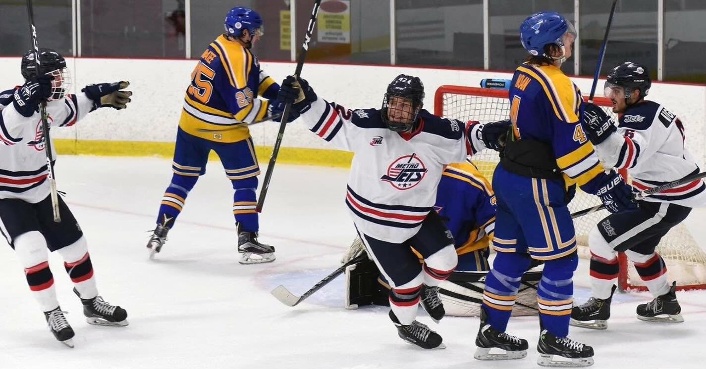 Hayden Winch celebrates a dramatic last-minute national tournament semifinal goal for the #MetroJets in the spring of 2017 that sent the Jets to the championship game!
#CellySunday #PlayLikeBray