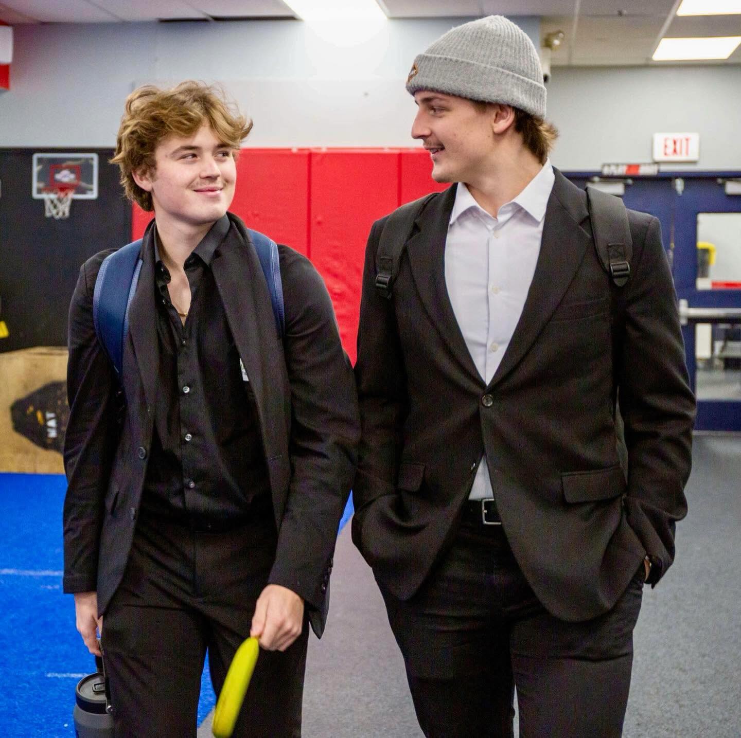 Find someone who looks at you the same way #MetroJets forwards Jaxon Stone and Luka Pivec look at each other.

In all seriousness, these two were probably discussing game strategy prior to a game during the 2024-25 season at Mount Clemens Ice Arena. 

Probably. 

#PlayerEntranceThursday #PlayLikeBray