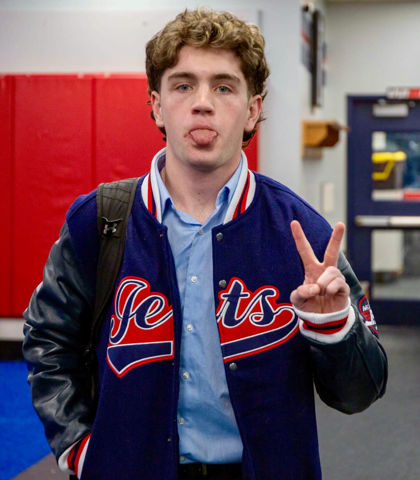 #MetroJets forward Brandon Consolo shows his poker face entering Mount Clemens Ice Arena prior to a game with the #MJDP during the 2024-25 season. 

#PlayerEntranceThursday #PlayLikeBray
