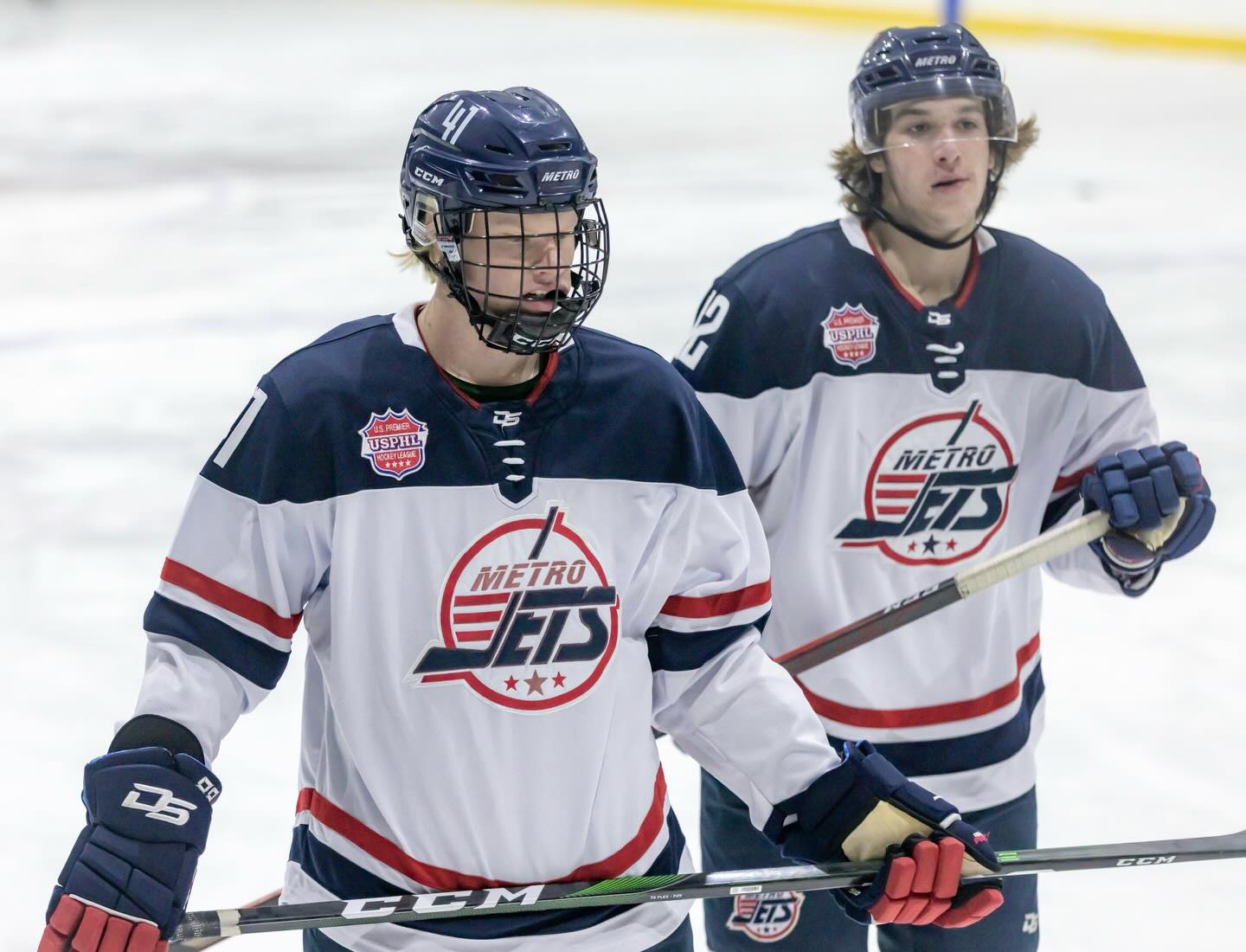 #MetroJets forwards Stefan Frantti and Jason Crossland warm up prior to a game on home ice in January 2021 vs. Wooster. 

#TwoForTuesday #PlayLikeBray