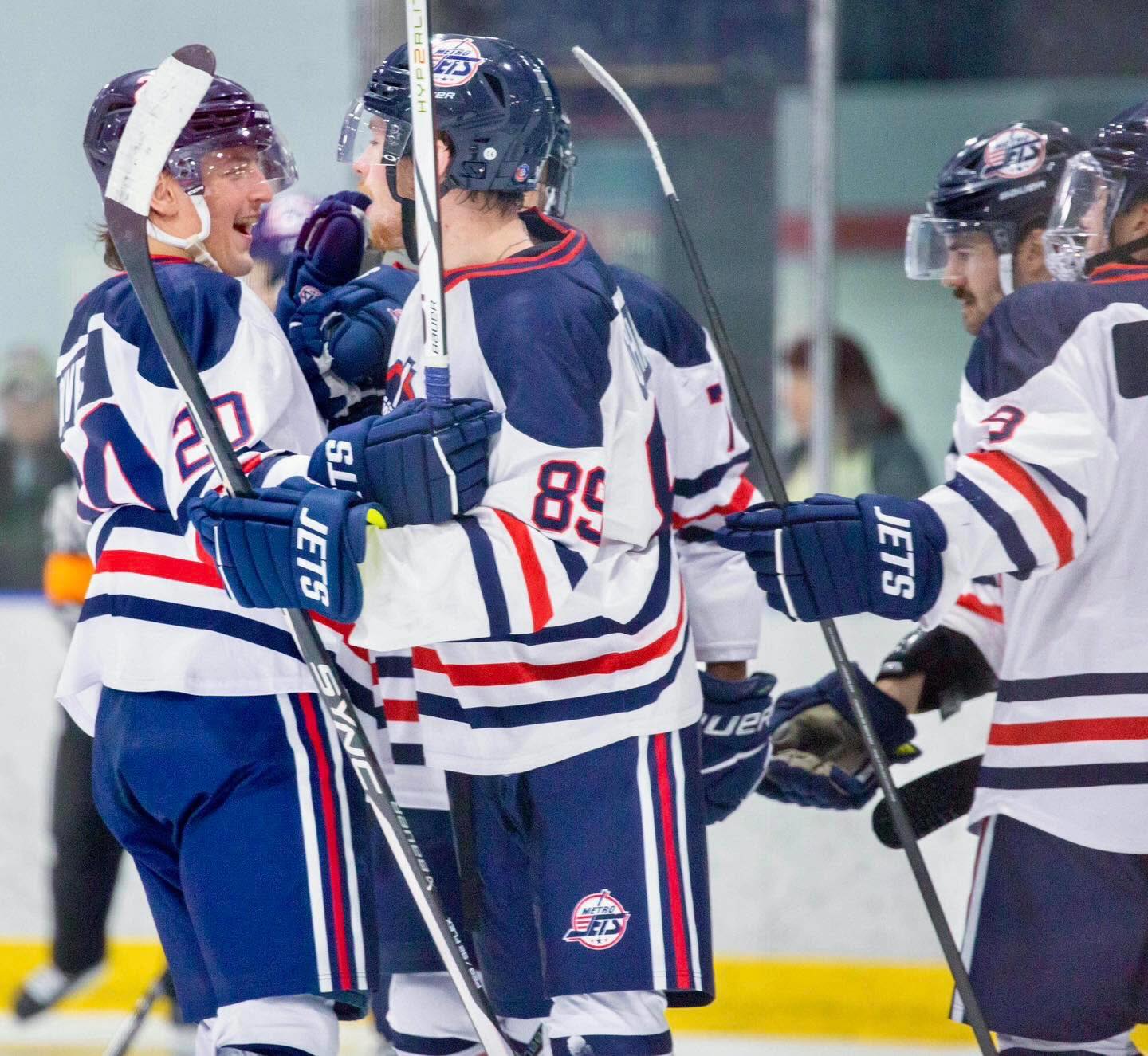 #MetroJets players celebrate a goal during the team’s win over the #MJDP on September 19, 2025, at Mount Clemens Ice Arena.
#CellySunday #PlayLikeBray