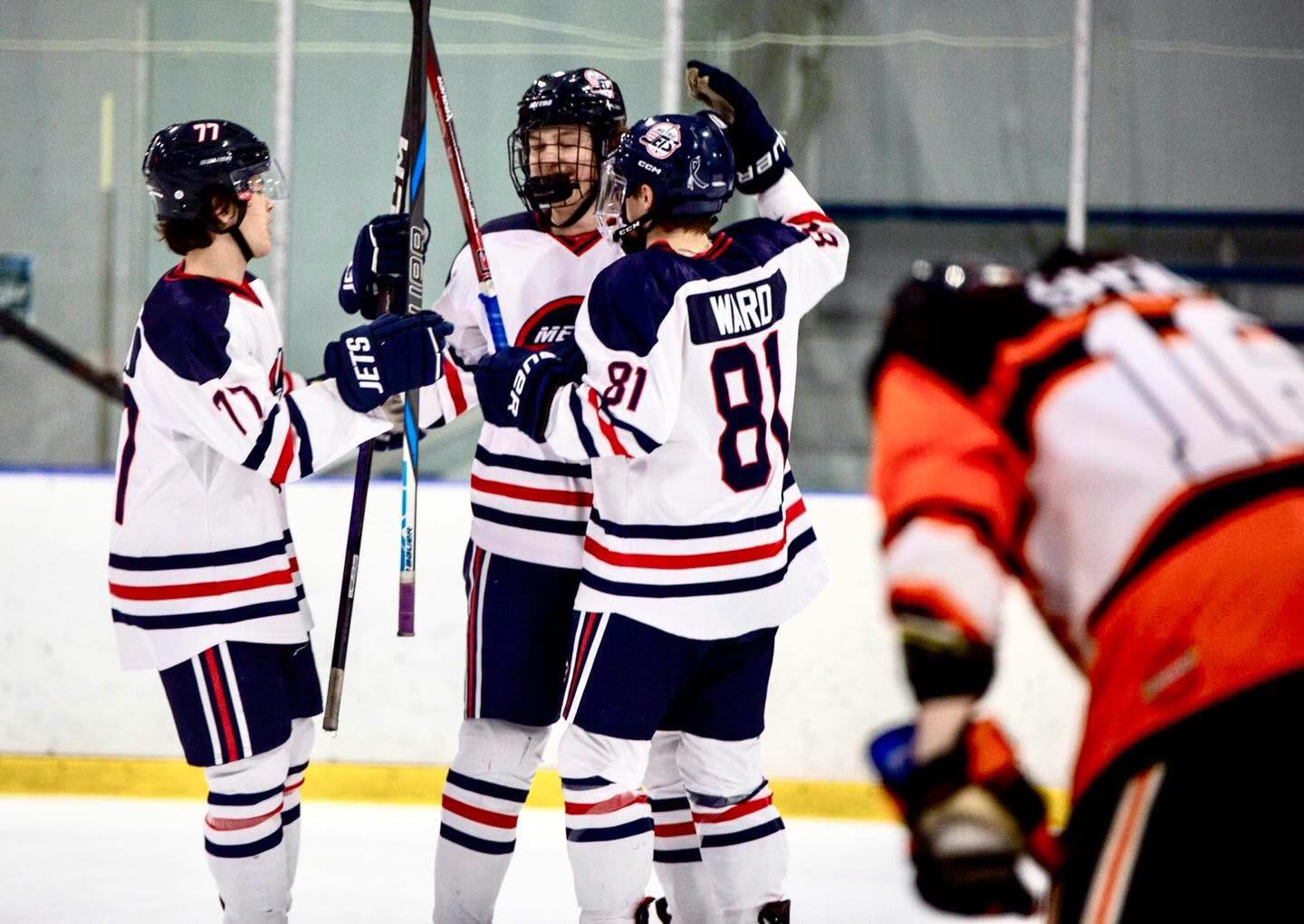 #MetroJets players celebrate a goal during the #MetroJetsElite team’s win over the Motor City Gamblers on February 6. 2025, at Mount Clemens Ice Arena.
#CellySunday #PlayLikeBray