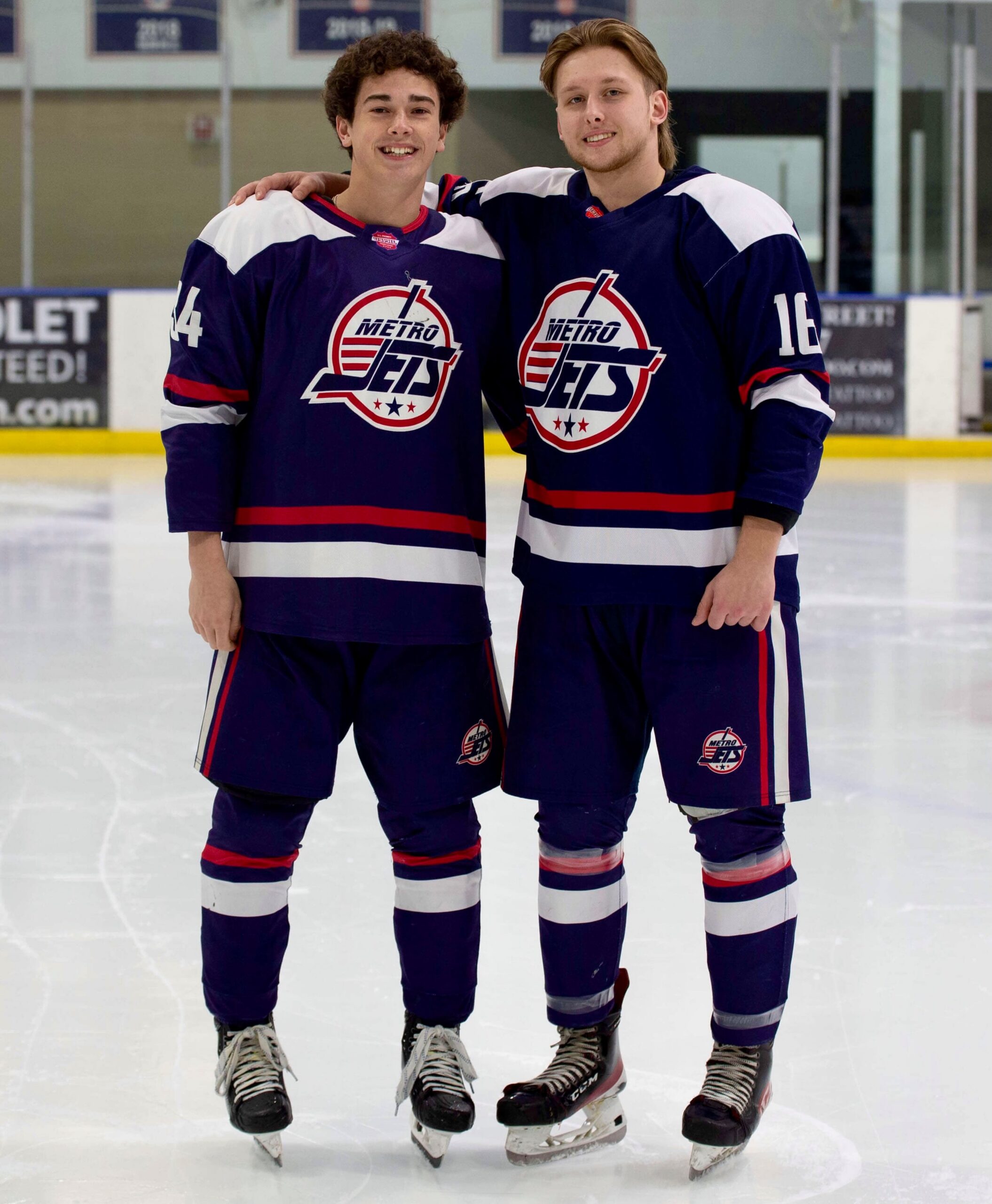 #MetroJets players Tyler Husted and Carson Beattie share smiles during Jets Picture Day at the end of the 2023-24 season at Mount Clemens Ice Arena.
#TwoForTuesday #PlayLikeBray