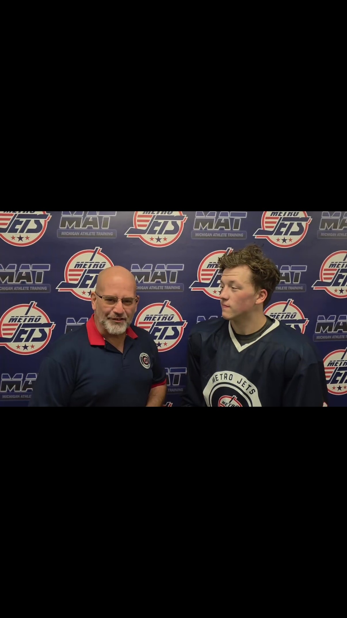 Isaac Bunk reminisces with Matt Prieur about last season’s playoff run and what he’s learned throughout his time in the league so far🔥🏒
#metrojets #juniorhockey #hockey #trainingcamp #playlikebray