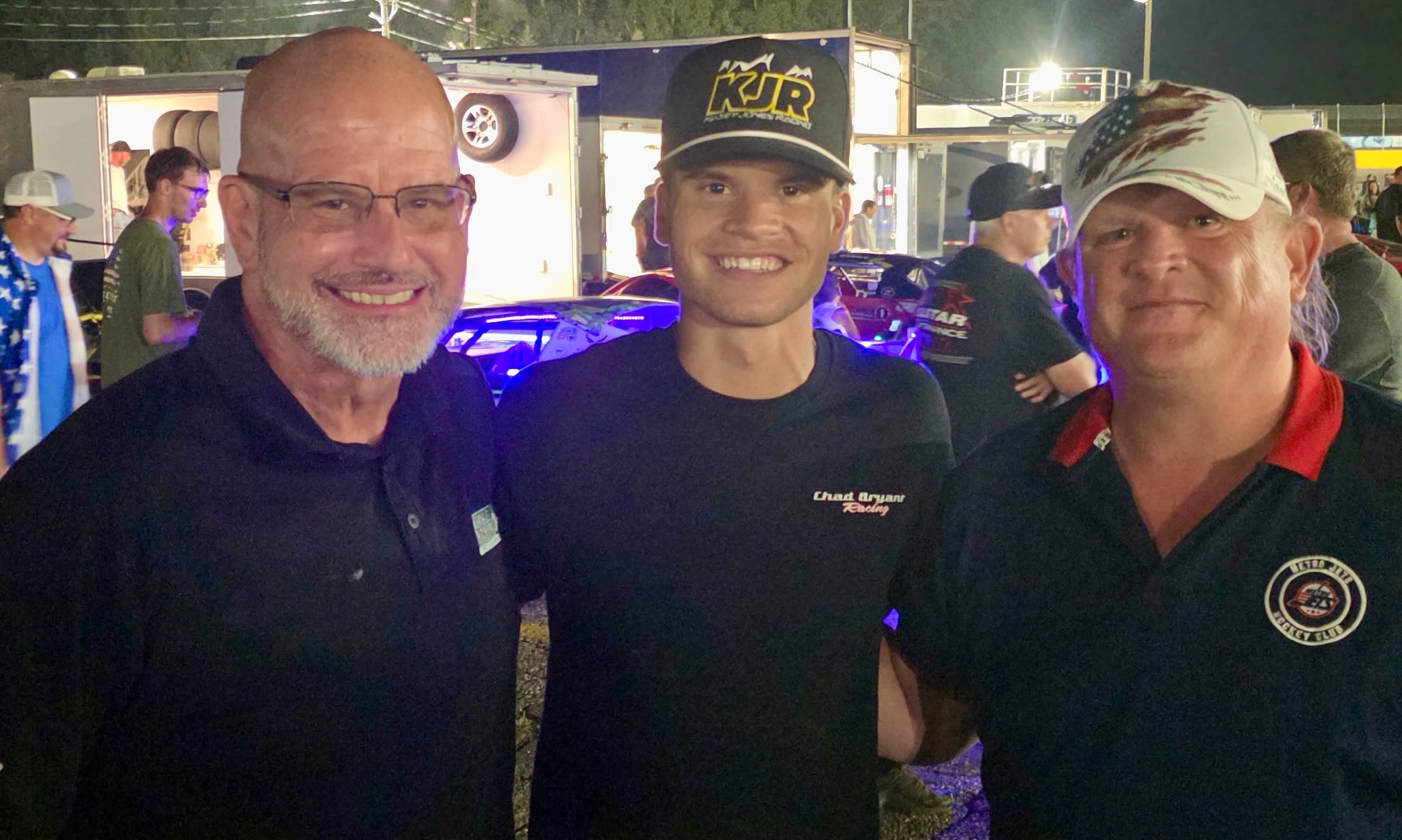 🏎️ RACING FOR LAP 47 🏎️
The #MetroJets and Full Throttle Apparel, based in New Baltimore, Mich., the official apparel company of the Reveal the Hammer Outlaw Super Late Model Series, put up a $100 bonus to the leader of Lap 47 (in memory of late Jets defenseman Braydin Lewis) during the Spirit of 76 - America’s 250th Birthday Celebration at Berlin Raceway on Saturday night.
Pictured with Lap 47 leader Treyten Lapcevich are Jets broadcasters Matt Prieur (also Hammer Series broadcaster) and Matt Naiman.
#PlayLikeBray