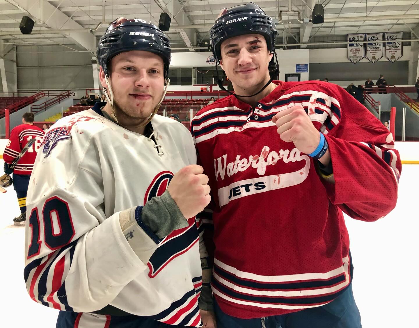 Former #MetroJets forward Jake Gleason and former captain David Chavis are all smiles after the 2018 alumni game.

#TwoForTuesday #PlayLikeBray