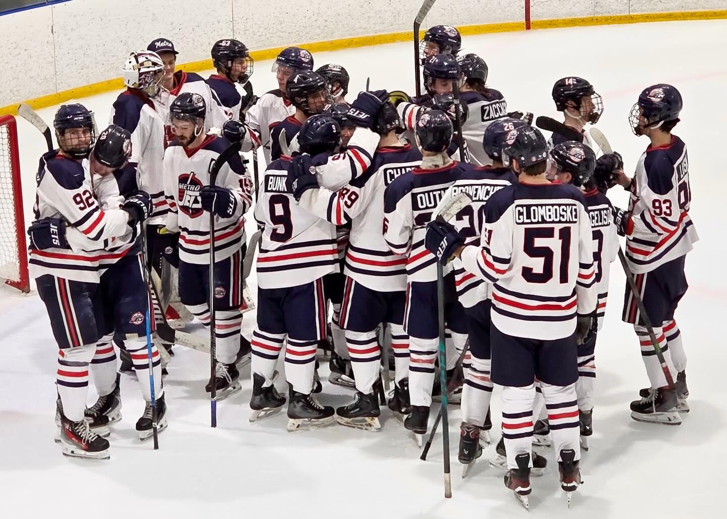 👀 FINAL WEEKEND RECAP 👀 

#MetroJets make record eighth straight trip to #USPHLNationals, eliminated after round robin play

📰 www.metrojetshockey.com

#PlayLikeBray