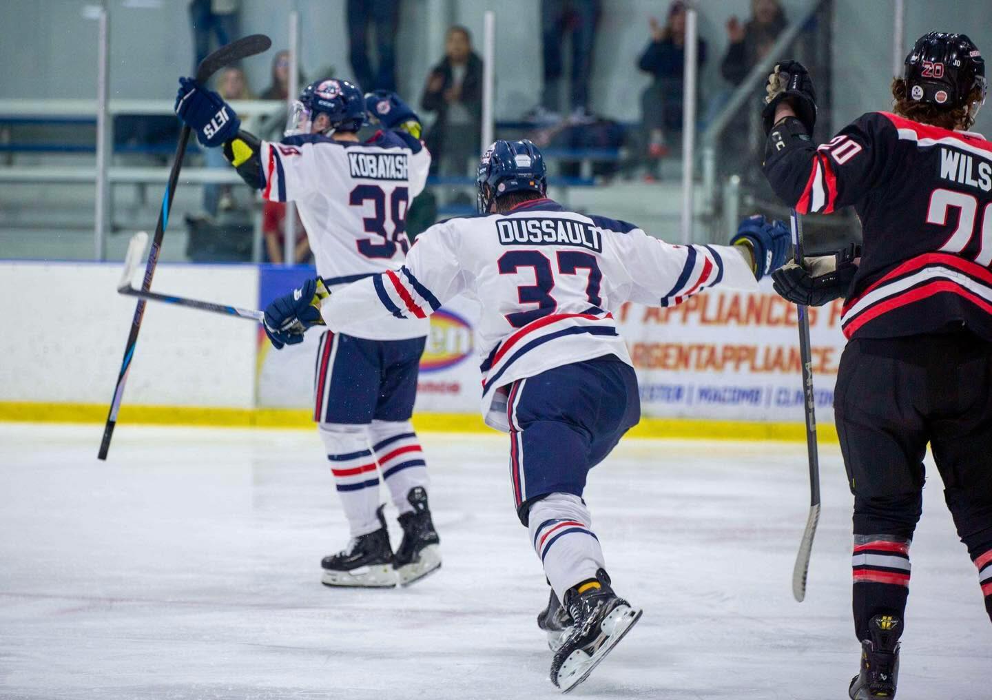 #MetroJets players celebrate a goal for the #MJDP against a team whose name we forget - but we know they play in Ohio - at Mount Clemens Ice Arena on February 15, 2025.
#CellySunday #PlayLikeBray