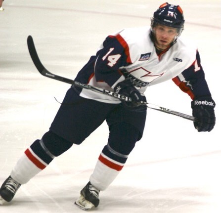 Dustin Cloutier played for the #MetroJets during the 2002-03 season and later played for the USHL’s Cedar Rapids RoughRiders and NAHL’s Mahoning Valley Phantoms before spending four years at NCAA Division I Bentley.

A native of Berkley, Mich., Cloutier graduated from Bentley in 2011 after recording 39 goals and 54 assists for 93 points in 121 games.

Cloutier then advanced to pro hockey, playing in the ECHL and SPHL and overseas in Norway before retiring in 2014. The majority of his pro days were with the ECHL’s Kalamazoo Wings, where he tallied 29 goals and 30 assists for 59 points over 139 games.

These days, Cloutier works in construction management and real estate development as COO with Clement Companies.

#MetroMovingOnMonday #CollegeReady #OnceAJetAlwaysAJet ✈️ #PlayLikeBray